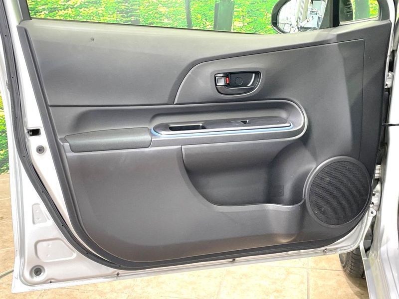 2013 Toyota Aqua DAA-NHP10 (UW-6aa4c4713ded4)[27]
