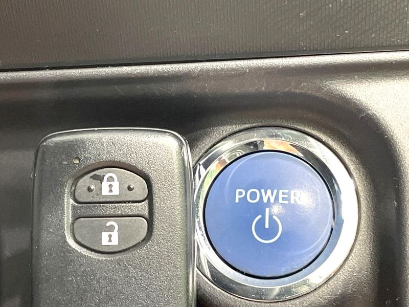 2013 Toyota Aqua DAA-NHP10 (UW-6aa4c4713ded4)[10]