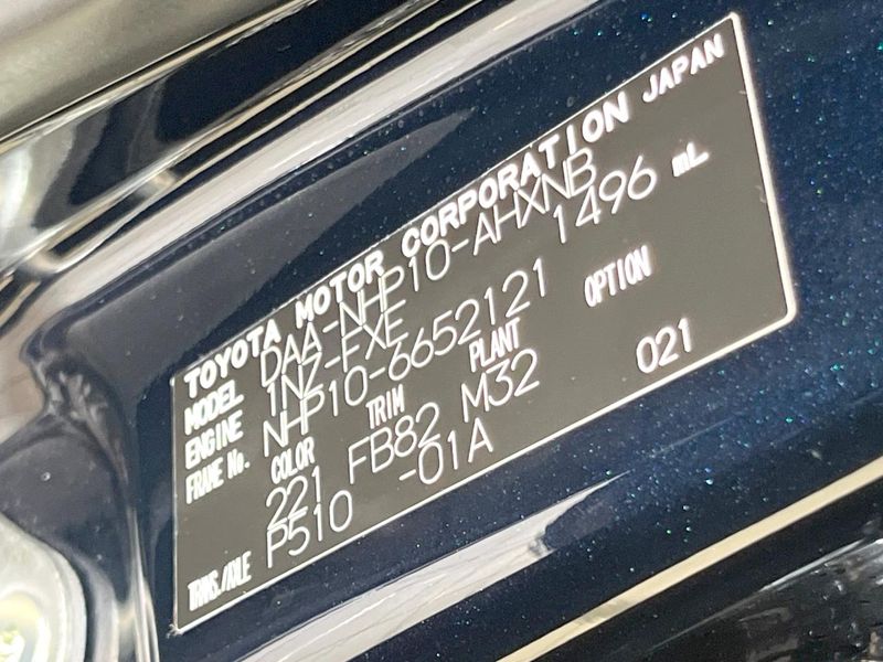 2017 Toyota Aqua DAA-NHP10 (UW-6aa4c475ac235)[1]