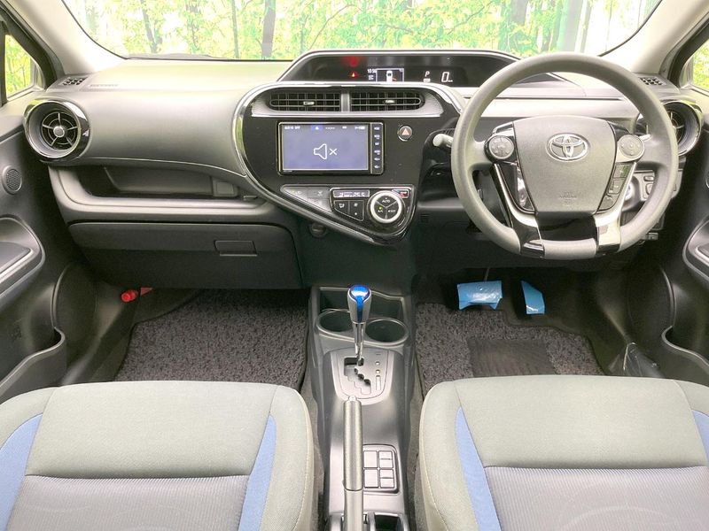 2018 Toyota Aqua DAA-NHP10 (UW-6aa4c4763c304)[28]