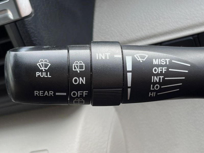 2016 Toyota Sienta DAA-NHP170G (UW-6aa4c47bbbb3f)[26]