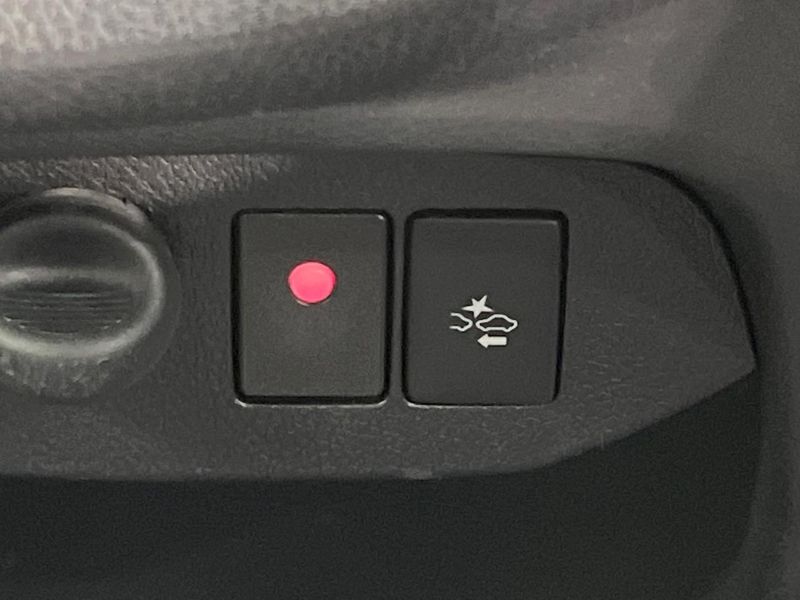 2015 Toyota Vitz DBA-NSP130 (UW-6aa4c482e22a7)[21]