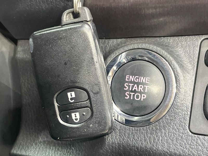 2015 Toyota Vitz DBA-NSP130 (UW-6aa4c482e22a7)[10]