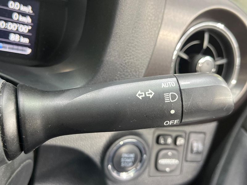 2015 Toyota Vitz DBA-NSP130 (UW-6aa4c482e22a7)[16]