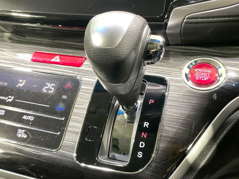 2014 Honda Odyssey DBA-RC1 (UW-6aa4c4962a8ad)[27]