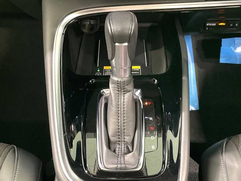 2022 Honda Vezel 6AA-RV5 (UW-6aa4c4b11b724)[23]