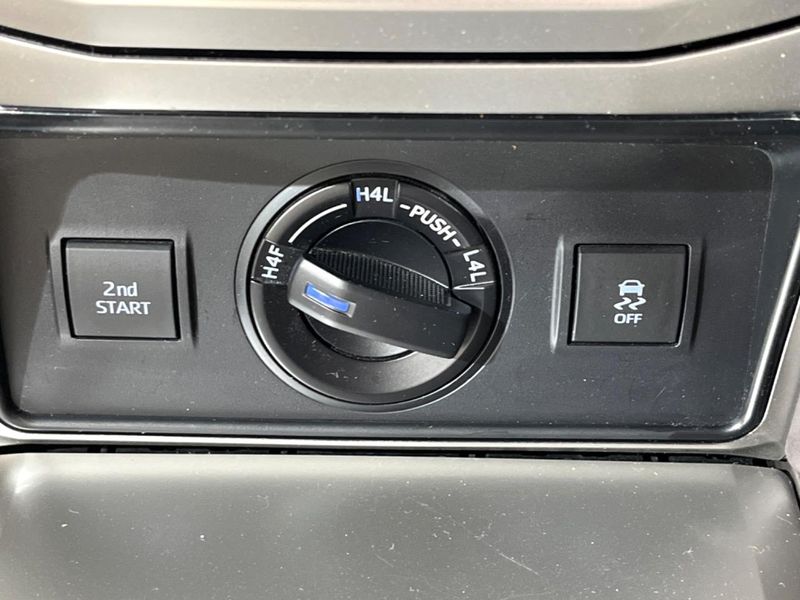 2023 Toyota Land Cruiser Prado 3BA-TRJ150W (UW-6aa4c4e9322a6)[28]
