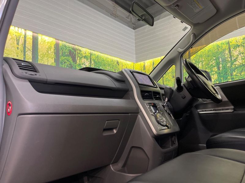 2009 Toyota Noah DBA-ZRR70W (UW-6aa4c53baecb7)[17]