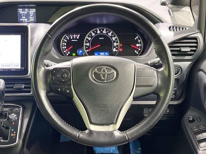 2014 Toyota Voxy DBA-ZRR80W (UW-6aa4c53cbcfbd)[28]