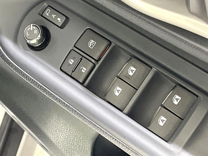 2014 Toyota Voxy DBA-ZRR80W (UW-6aa4c53cbcfbd)[8]