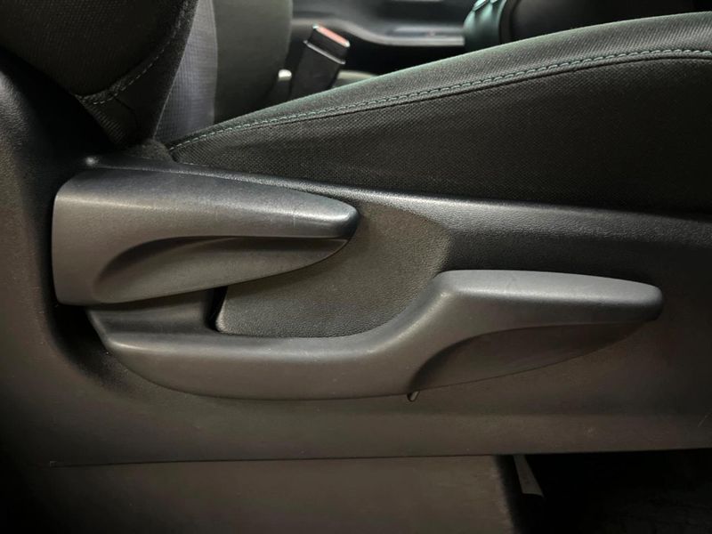 2015 Toyota Voxy DBA-ZRR80W (UW-6aa4c53e71cb8)[24]