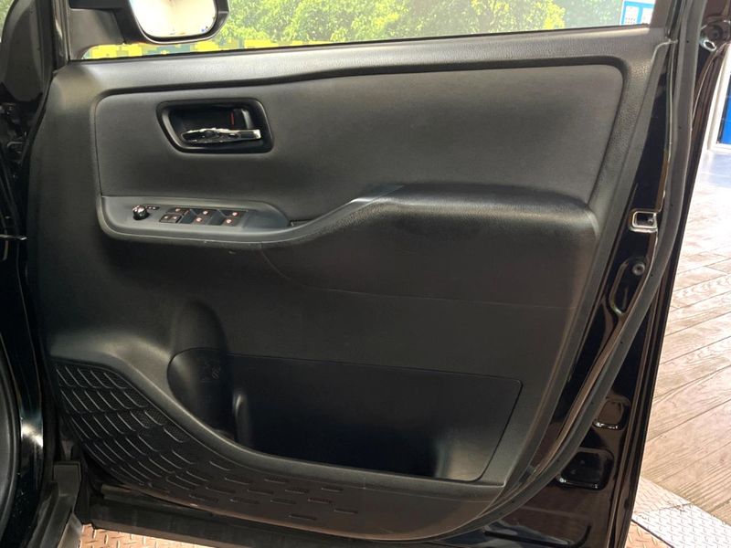 2015 Toyota Voxy DBA-ZRR80W (UW-6aa4c53e71cb8)[22]