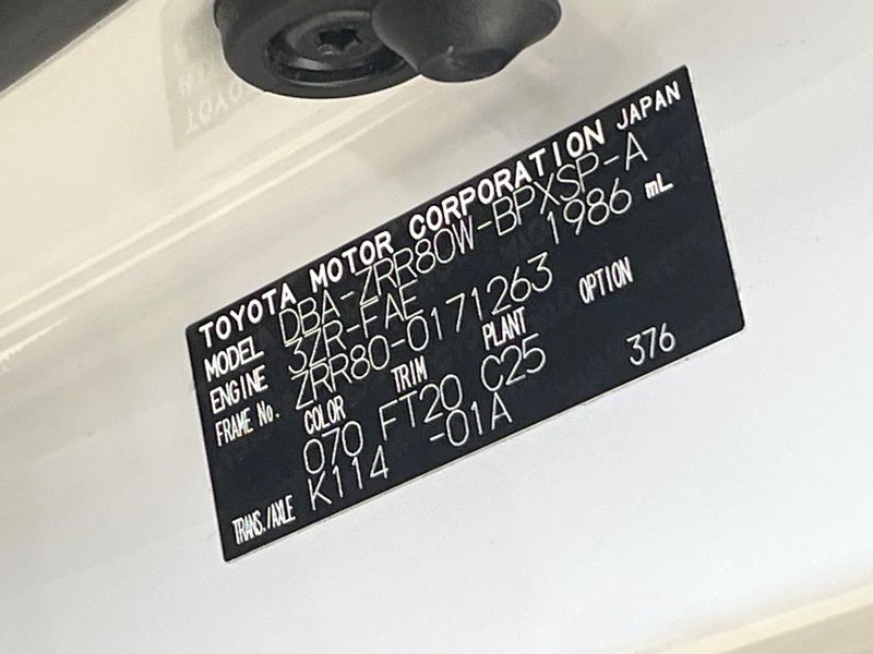 2015 Toyota Voxy DBA-ZRR80W (UW-6aa4c53f52a69)[1]