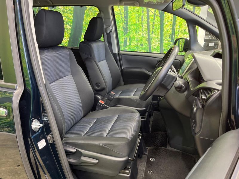 2016 Toyota Voxy DBA-ZRR80W (UW-6aa4c541d58fe)[18]