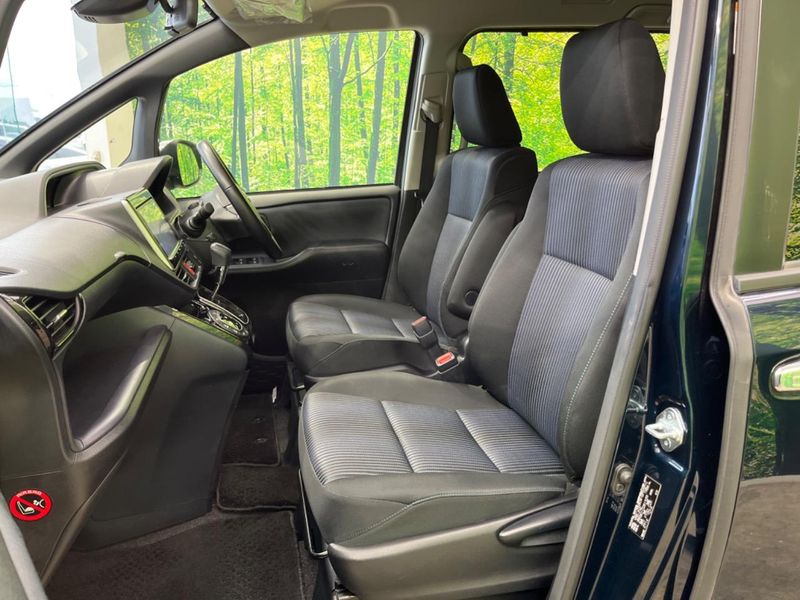 2016 Toyota Voxy DBA-ZRR80W (UW-6aa4c541d58fe)[9]