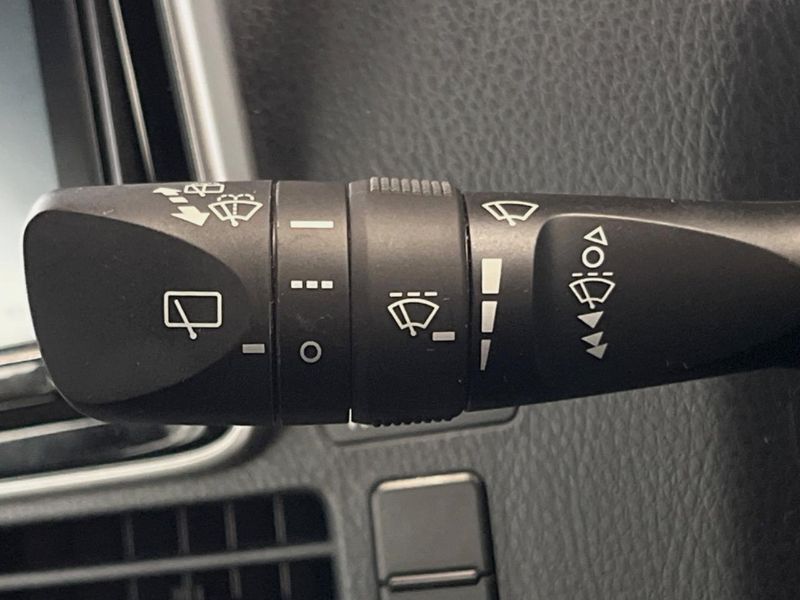 2017 Toyota Esquire DBA-ZRR80G (UW-6aa4c54429145)[17]