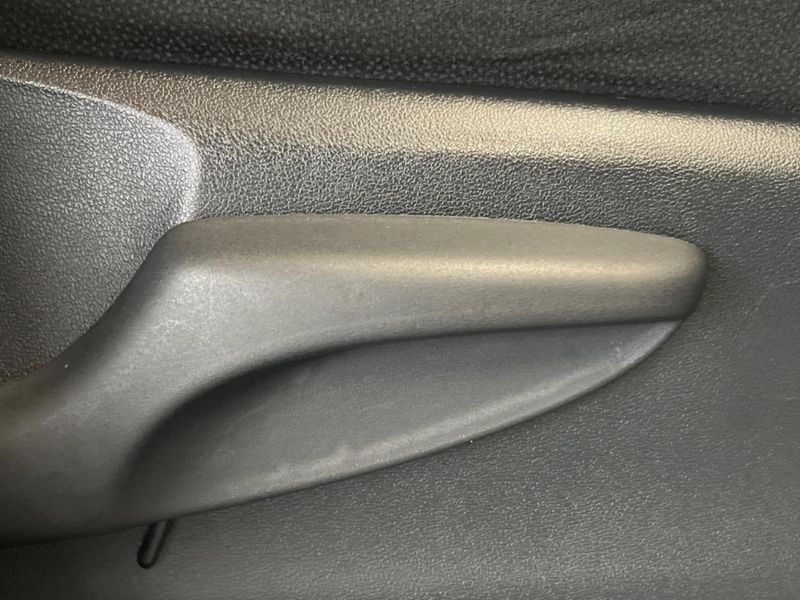 2017 Toyota Esquire DBA-ZRR80G (UW-6aa4c54429145)[24]