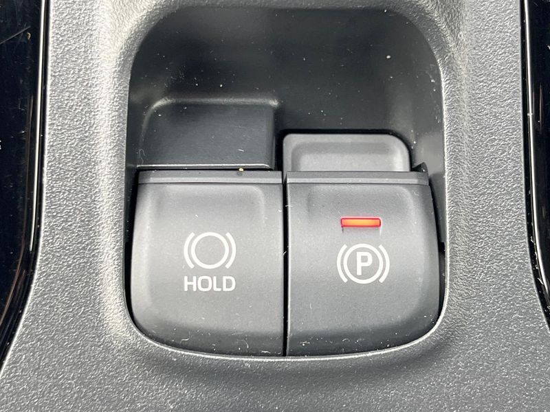 2023 Toyota Corolla Cross 6AA-ZVG11 (UW-6aa4c55677c82)[28]