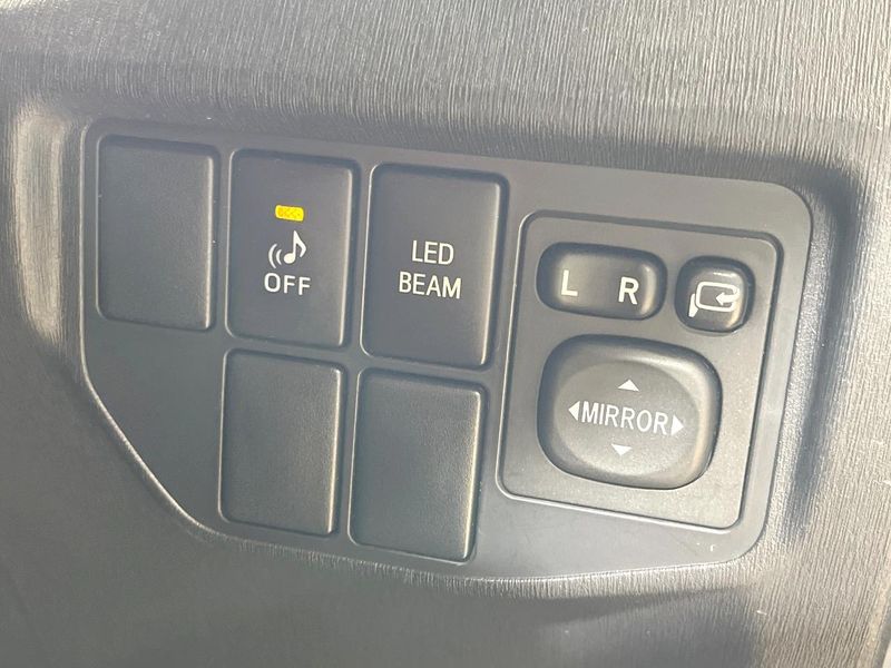 2013 Toyota Prius DAA-ZVW30 (UW-6aa4c56564581)[20]