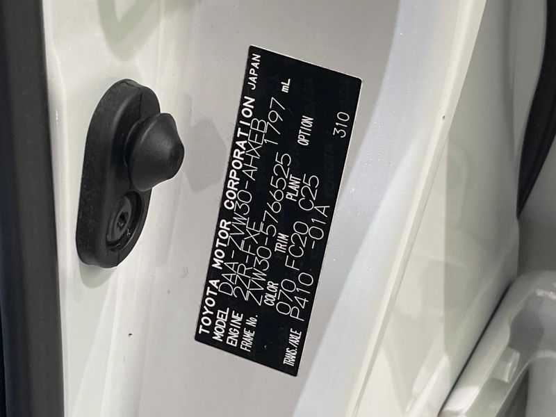 2015 Toyota Prius DAA-ZVW30 (UW-6aa4c56647517)[1]