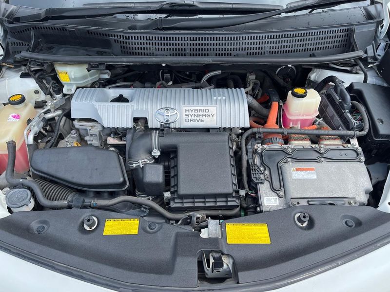 2012 Toyota Prius α DAA-ZVW41W (UW-6aa4c5694bd08)[6]