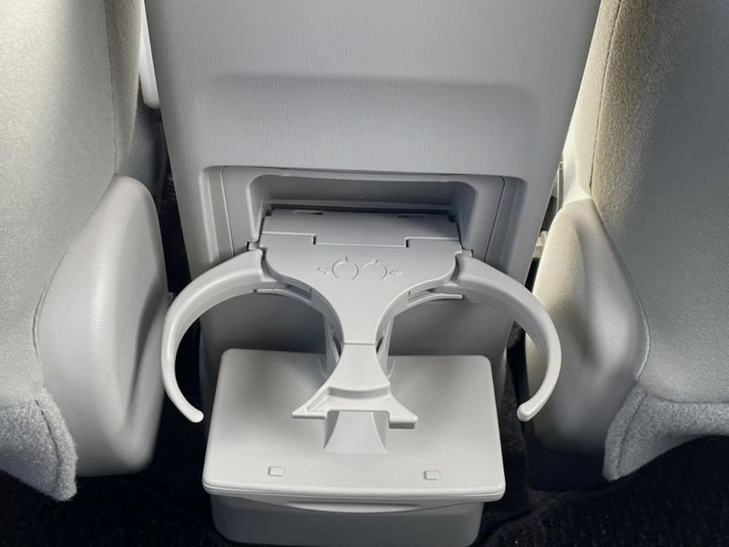 2013 Toyota Prius α DAA-ZVW41W (UW-6aa4c56a156a8)[27]