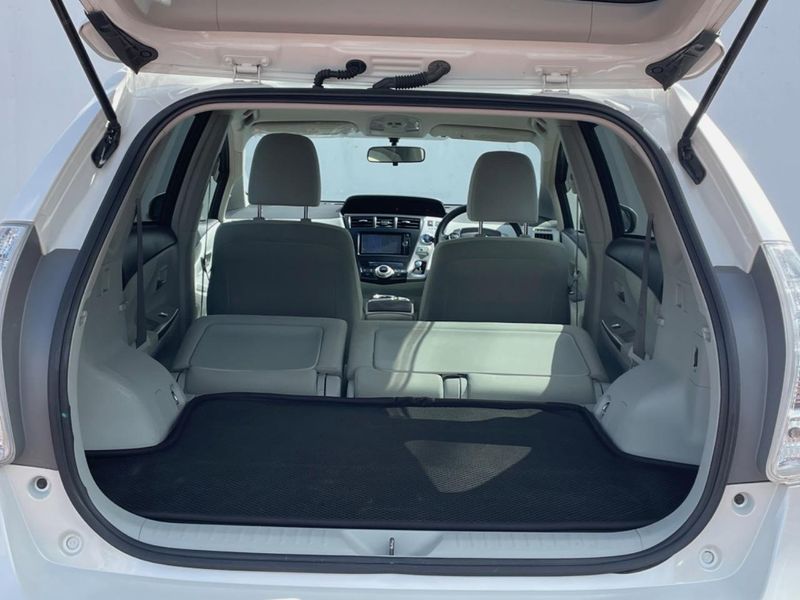 2013 Toyota Prius α DAA-ZVW41W (UW-6aa4c56a156a8)[25]