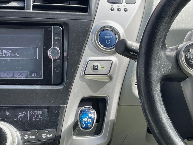 2013 Toyota Prius α DAA-ZVW41W (UW-6aa4c56a156a8)[29]