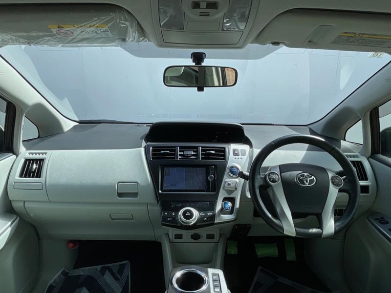 2013 Toyota Prius α DAA-ZVW41W (UW-6aa4c56a156a8)[28]