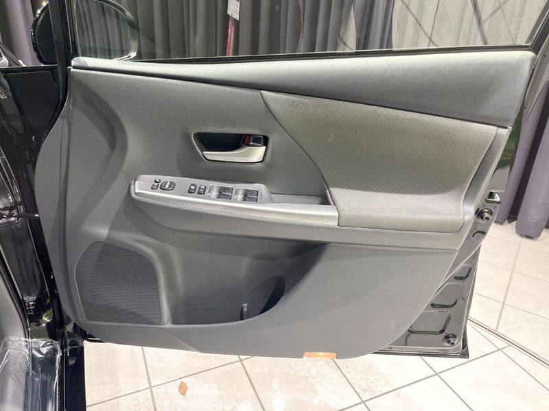 2014 Toyota Prius α DAA-ZVW41W (UW-6aa4c56a3eb15)[5]