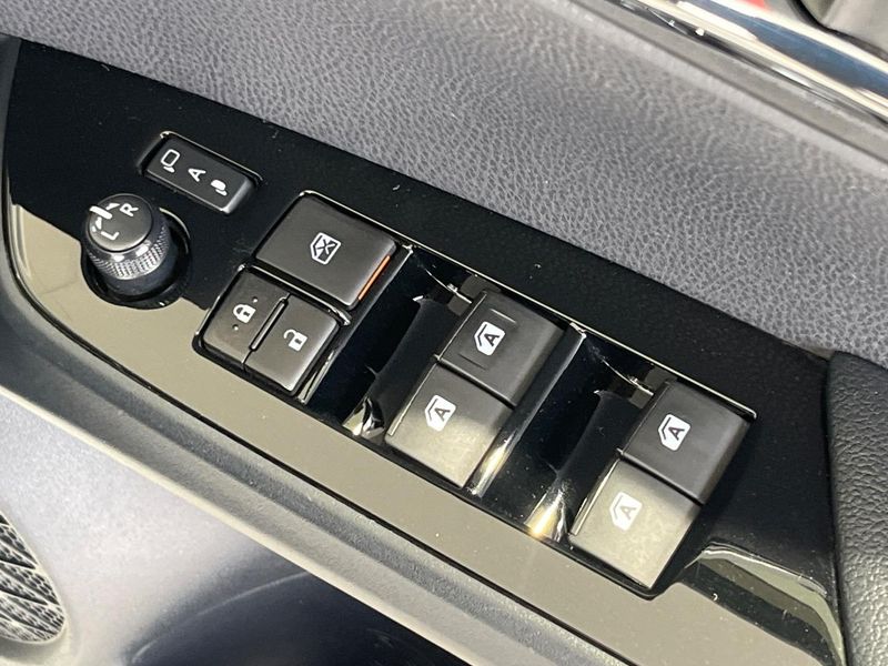 2017 Toyota Prius DAA-ZVW50 (UW-6aa4c57011371)[23]
