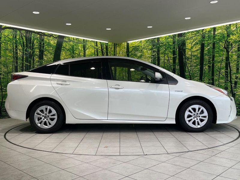 2017 Toyota Prius DAA-ZVW50 (UW-6aa4c57011371)[8]