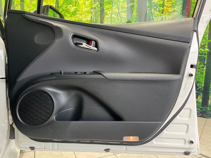 2017 Toyota Prius DAA-ZVW50 (UW-6aa4c57011371)[22]