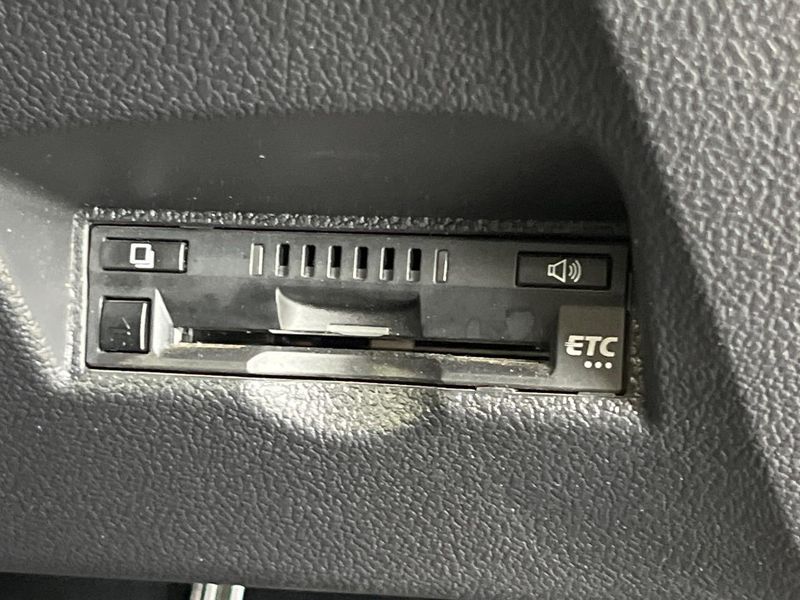 2017 Toyota Prius DAA-ZVW50 (UW-6aa4c57011371)[28]