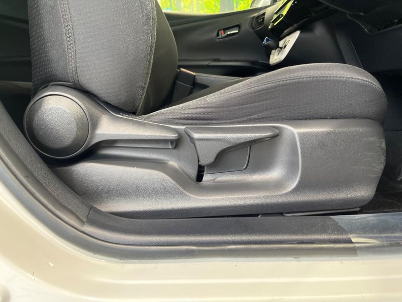 2017 Toyota Prius DAA-ZVW50 (UW-6aa4c57011371)[25]