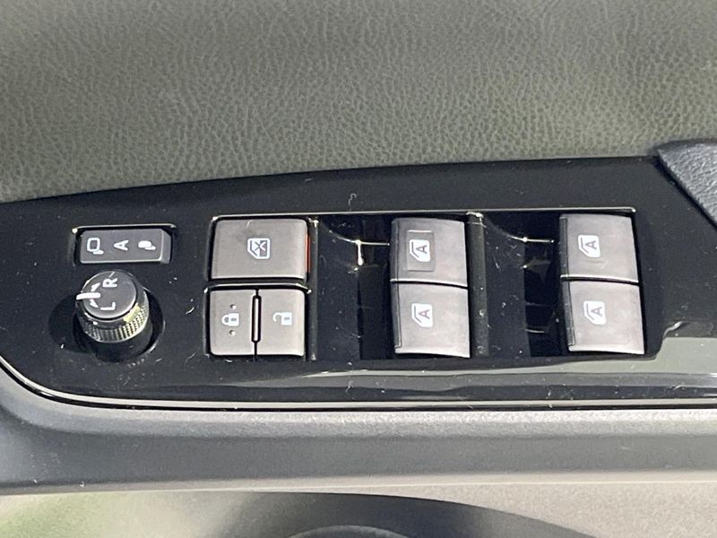 2017 Toyota Prius DAA-ZVW51 (UW-6aa4c57748ff2)[16]