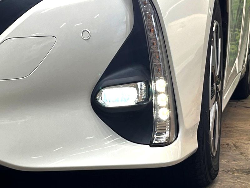2019 Toyota Prius PHV DLA-ZVW52 (UW-6aa4c578c5486)[11]