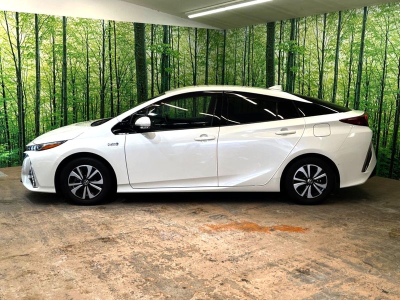 2019 Toyota Prius PHV DLA-ZVW52 (UW-6aa4c578c5486)[14]