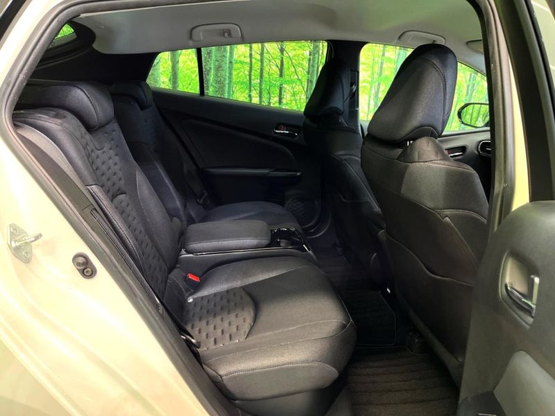 2019 Toyota Prius PHV DLA-ZVW52 (UW-6aa4c578c5486)[18]
