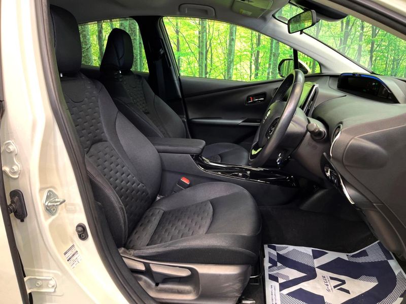 2019 Toyota Prius PHV DLA-ZVW52 (UW-6aa4c578c5486)[17]
