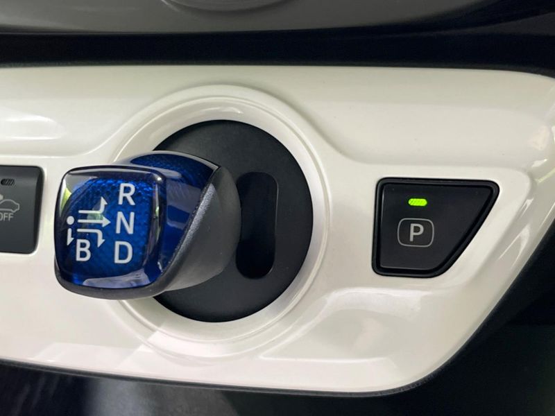 2016 Toyota Prius DAA-ZVW55 (UW-6aa4c5798d641)[12]