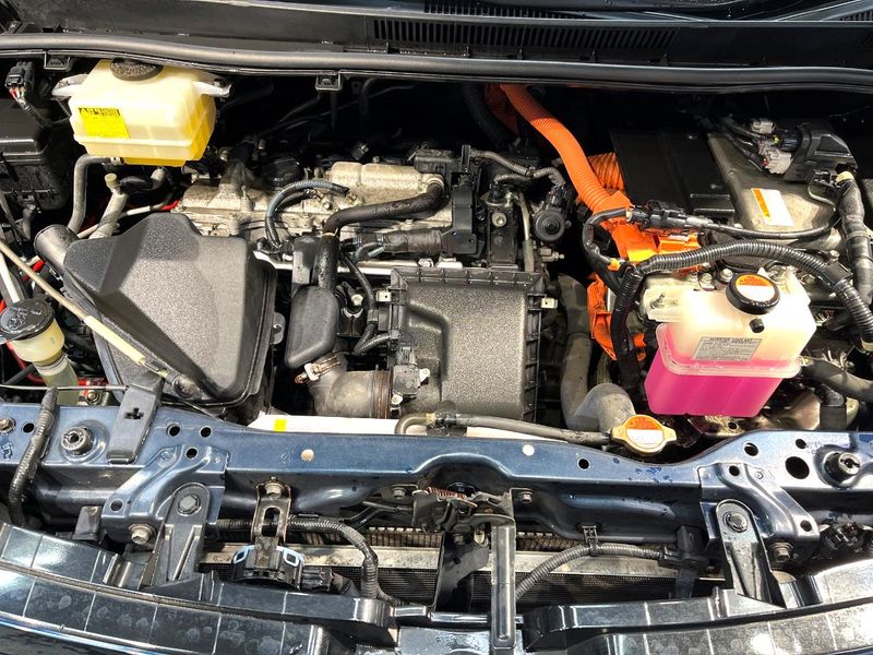 2016 Toyota Voxy DAA-ZWR80G (UW-6aa4c58300c03)[4]