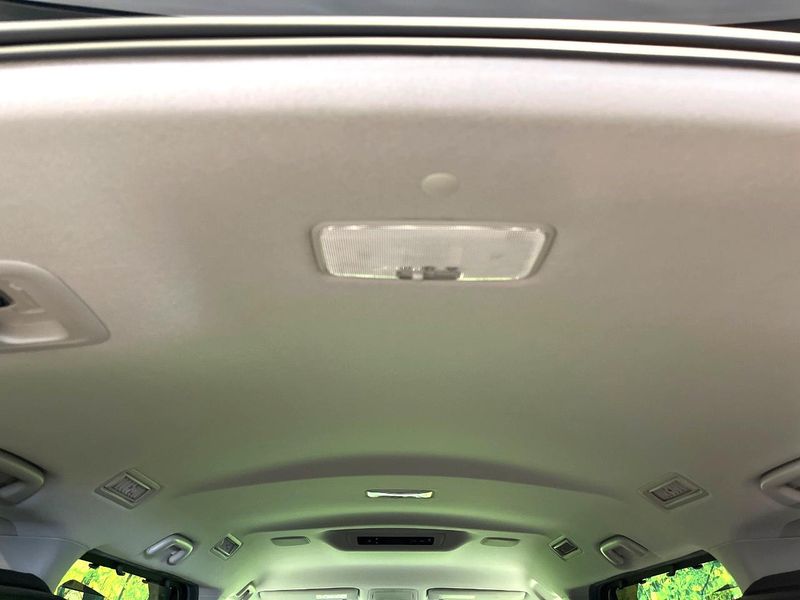 2016 Toyota Voxy DAA-ZWR80G (UW-6aa4c58300c03)[18]