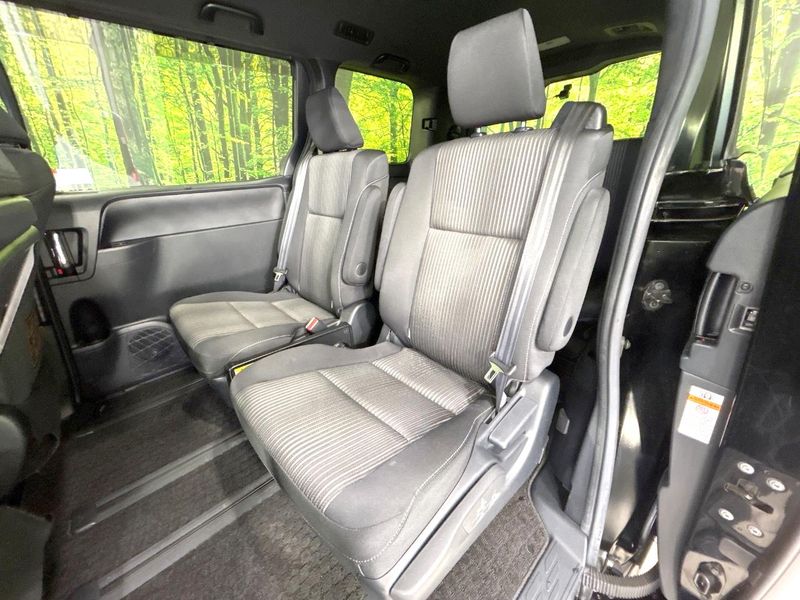 2018 Toyota Voxy DAA-ZWR80W (UW-6aa4c58496211)[23]
