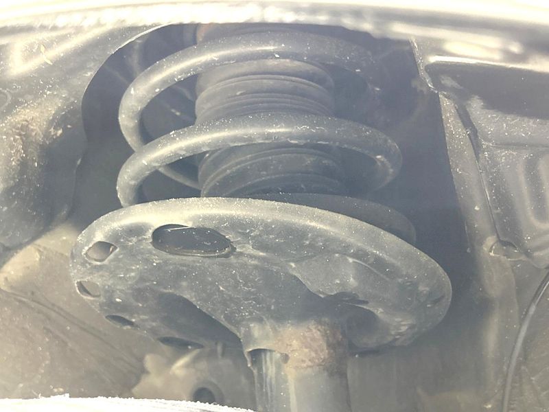 2018 Toyota Voxy DAA-ZWR80W (UW-6aa4c58496211)[17]