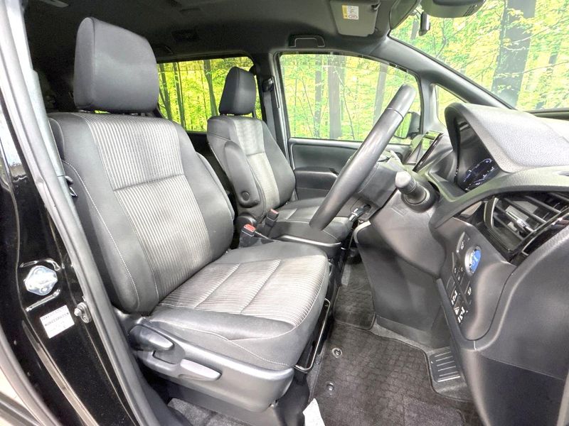 2018 Toyota Voxy DAA-ZWR80W (UW-6aa4c58496211)[11]