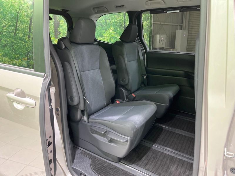 2023 Toyota Noah 6AA-ZWR90W (UW-6aa4c58d8fa3c)[7]