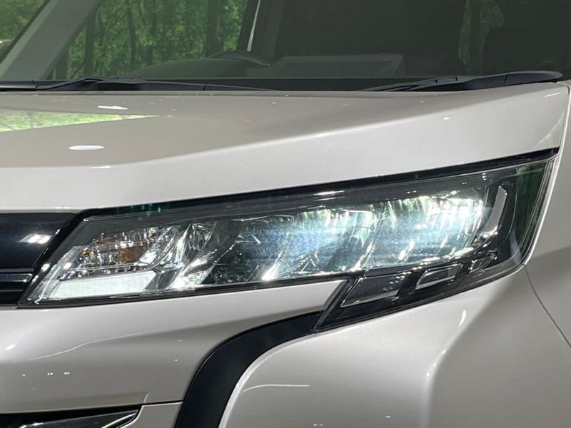 2023 Toyota Noah 6AA-ZWR90W (UW-6aa4c58d8fa3c)[12]