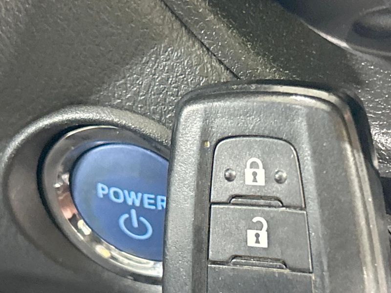 2018 Toyota C-HR DAA-ZYX10 (UW-6aa4c59a3343c)[19]