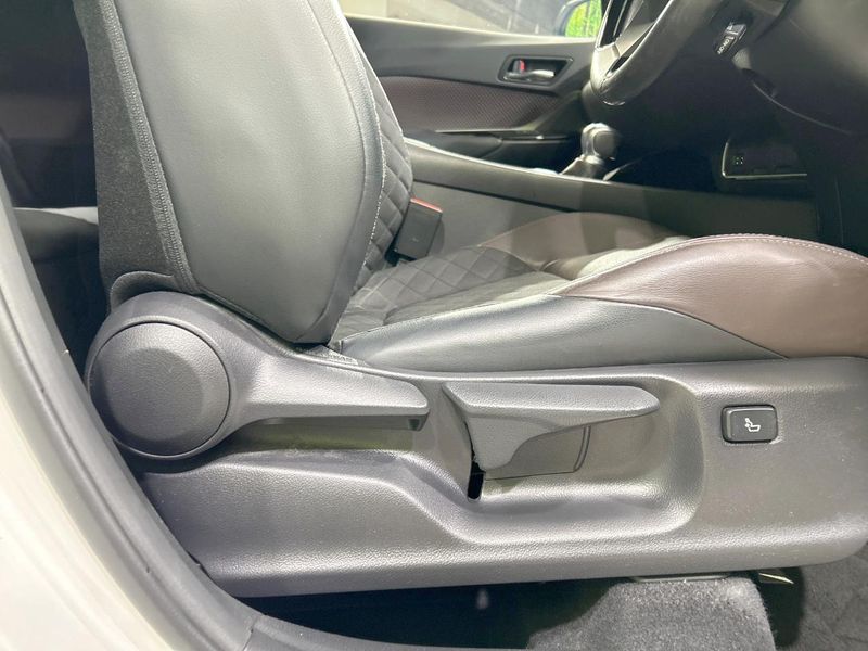 2018 Toyota C-HR DAA-ZYX10 (UW-6aa4c59a3343c)[16]